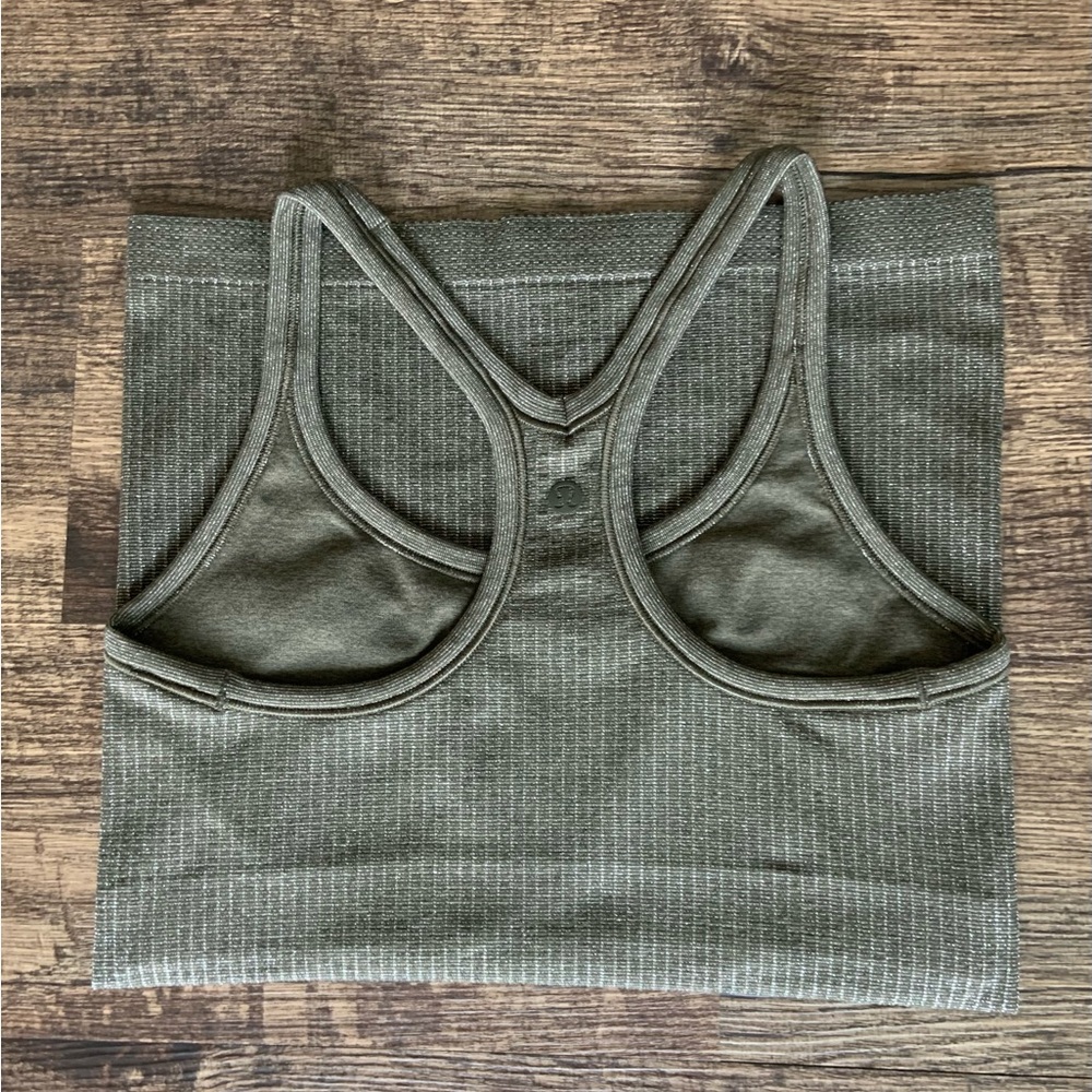 Lululemon ~ EBB TO STREET TANK ~ * SHINE *
Olive~Silver *SHINE* - Picture 12 of 12